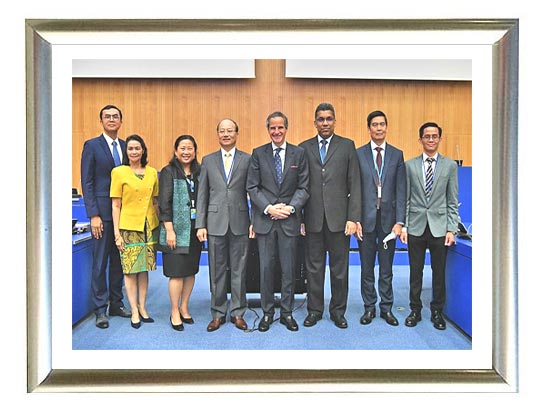 4x6-silver-picture-frame-with-clear-glass-and-standback